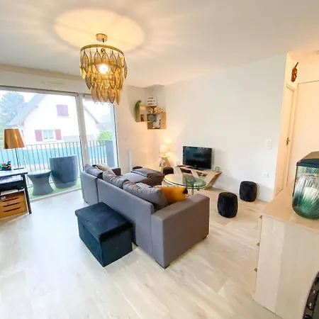 La Casa Moderna — Quiet, Modern *