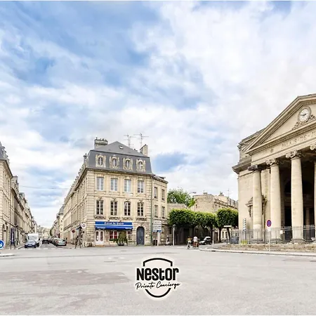 La Casa Moderna — Quiet, Modern *