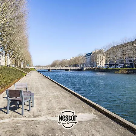 La Casa Moderna — Quiet, Modern