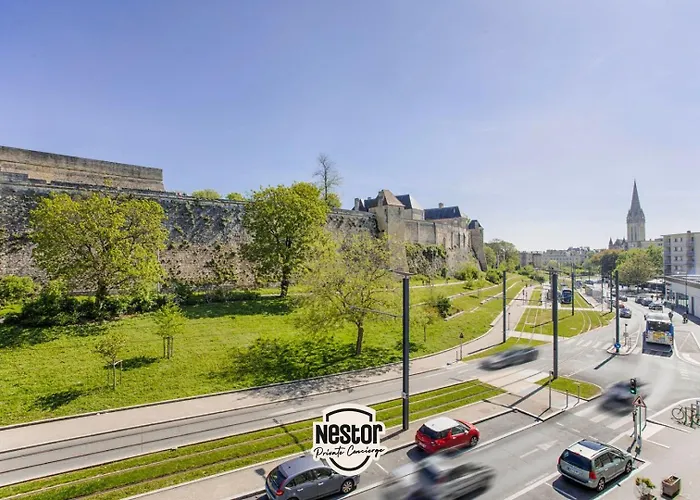 La Casa Moderna — Quiet, Modern *