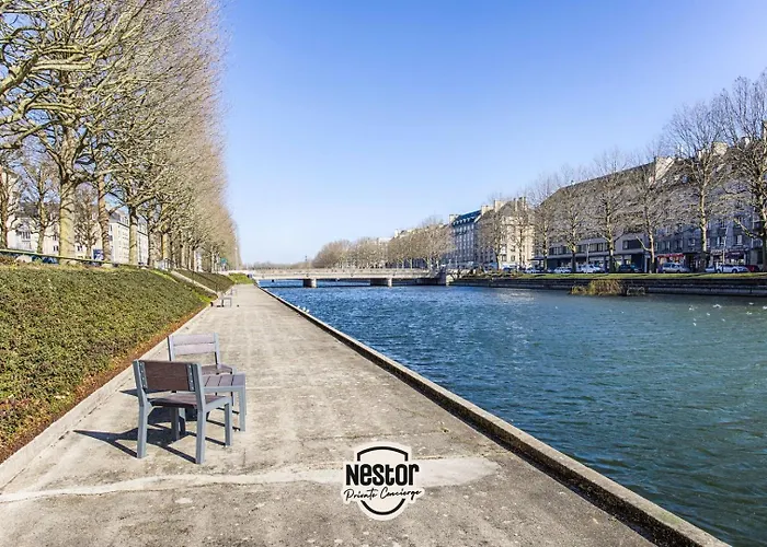 La Casa Moderna — Quiet, Modern